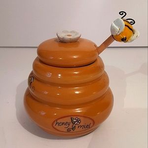 Joie Honey Miel  Mini Ceramic Beehive Jar with Lid and Wood Bumble Bee Dipper.